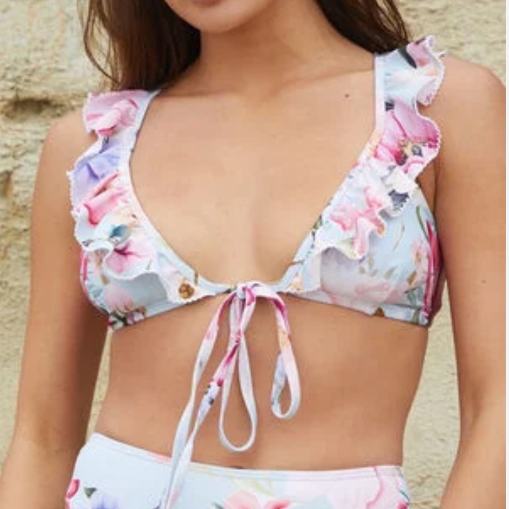 NWOT Cupshe Vintage Rose Ruffled Bikini Top, small